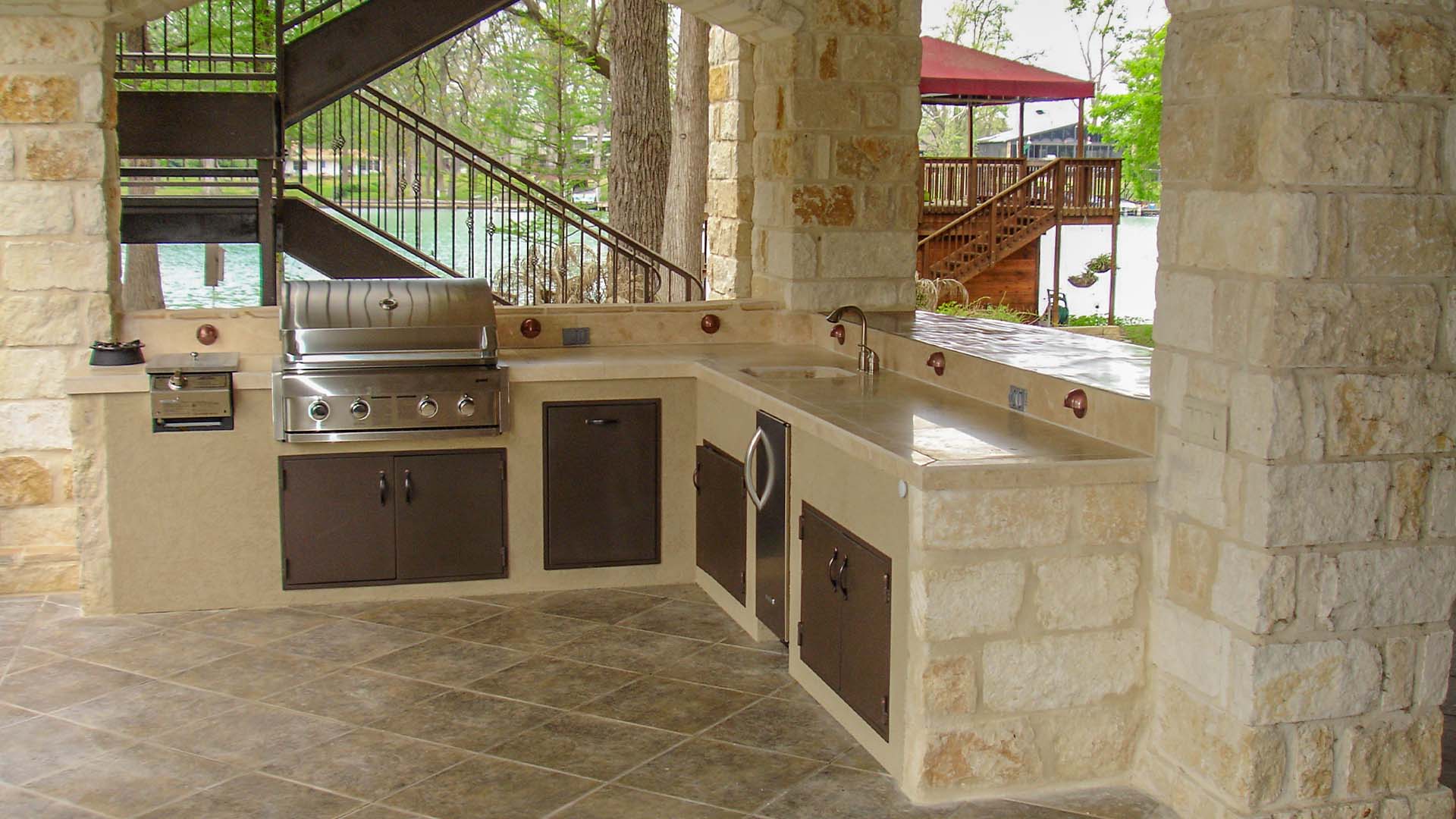 12 Reasons to Have a Kitchen in Your Florida Outdoor Living Space